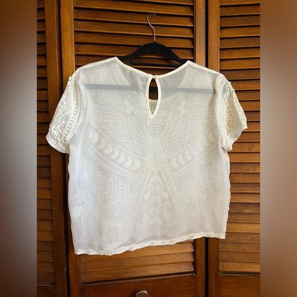 F21 White Top - Picture 2 of 4